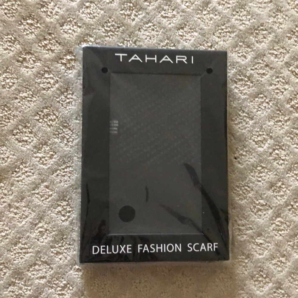 ⚫️⚪️ Unisex Tahari Deluxe Fashion Scarf